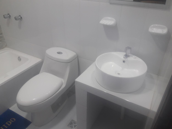 Others 2, Hostal Jerian, Antonio Quijarro