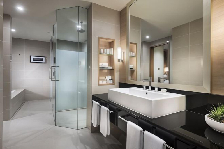 Bathroom 10