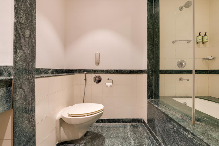 Bathroom 2, Lemon Tree Hotel Hinjawadi, Pune