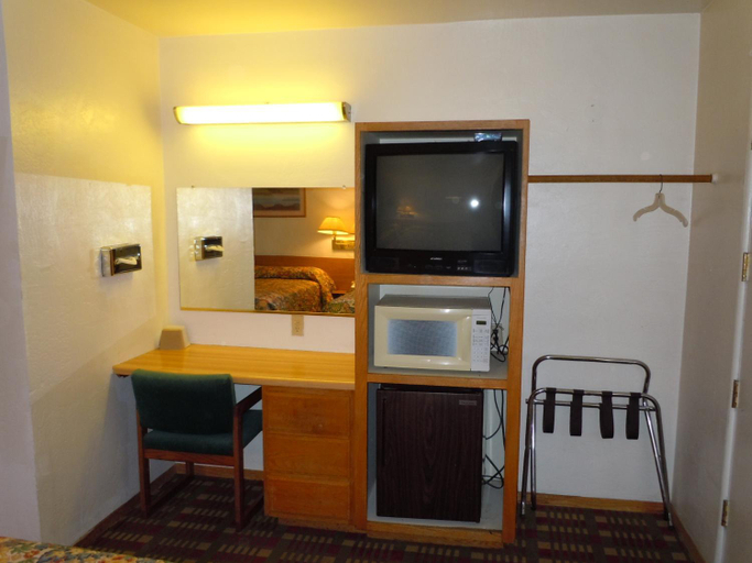 Others 3, Value Inn, Churchill