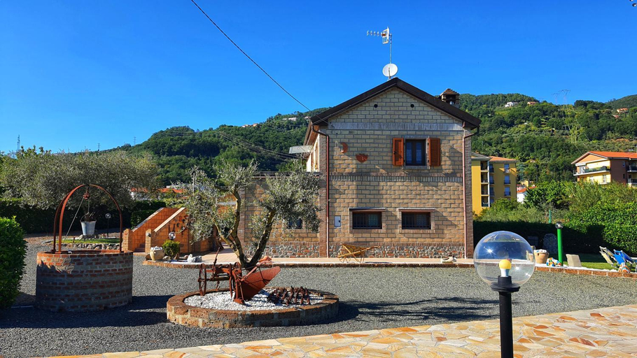 Exterior 1