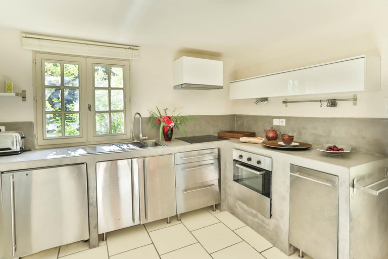 Others 5, Le Prieure La Madelene, Vaucluse