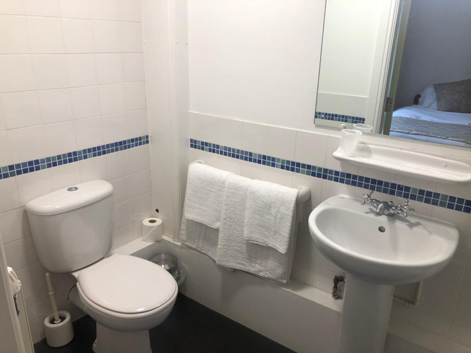 Bathroom 3, Whalley Abbey - B&B and Retreat House, Lancashire