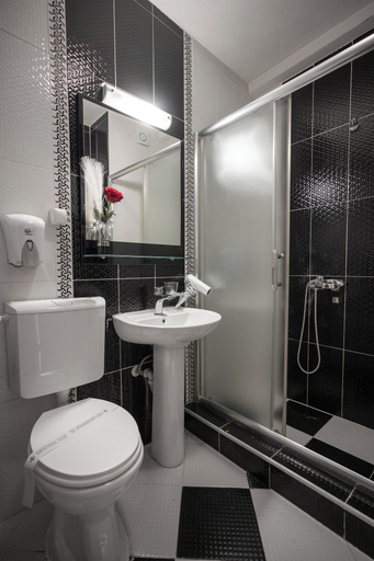 Bathroom 3, Hotel Rozmantic