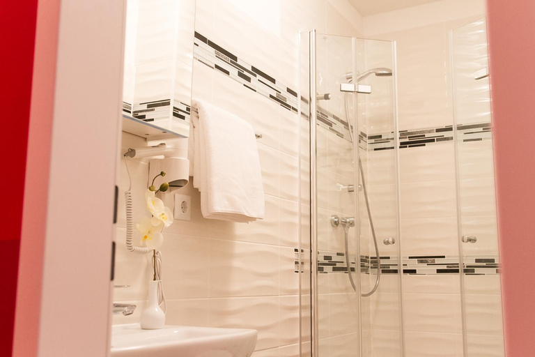 Bathroom 3, Hotel Spreewitz am Kurfurstendamm, Berlin