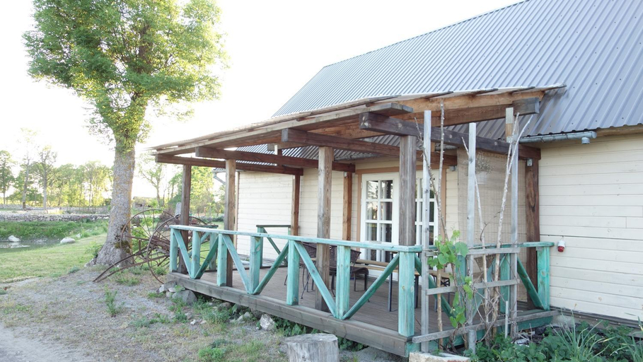 Others 5, Adu-Jaani Kodumajutus, Leisi