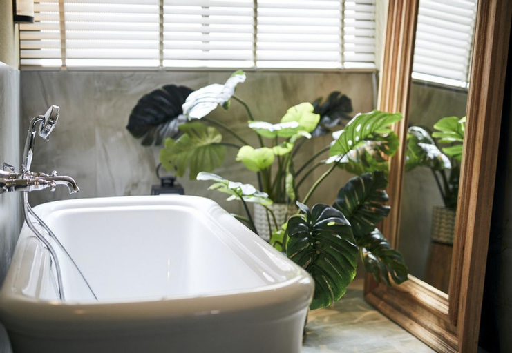 Bathroom 27
