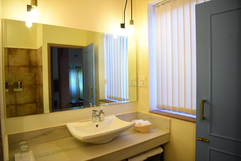 Bathroom 2, Baijoo Niwas, Jodhpur