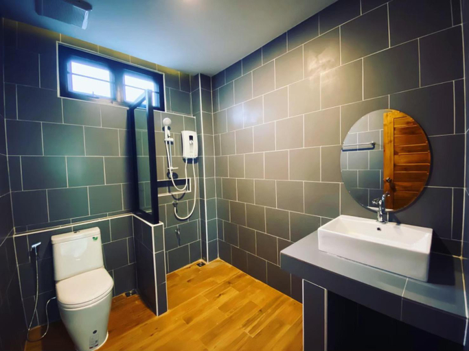 Bathroom 5, Leela Boutique (ลีลาบูทีค), Muang Nan