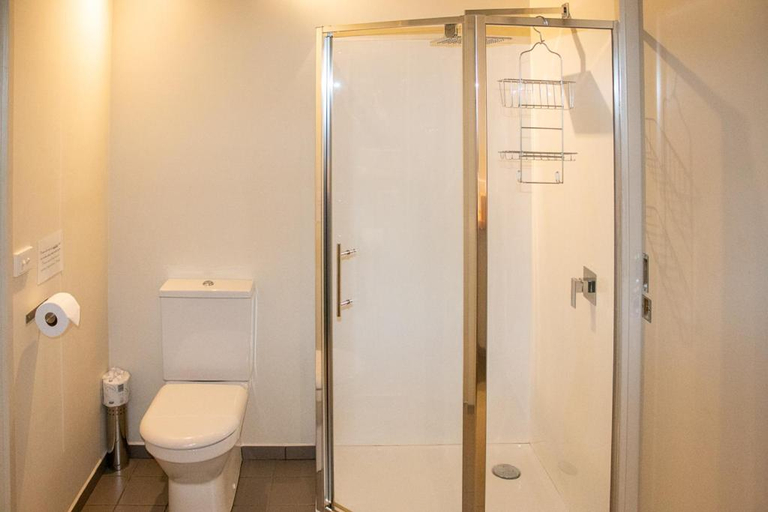 Bathroom 4, Karma Kinglake, Murrindindi - West