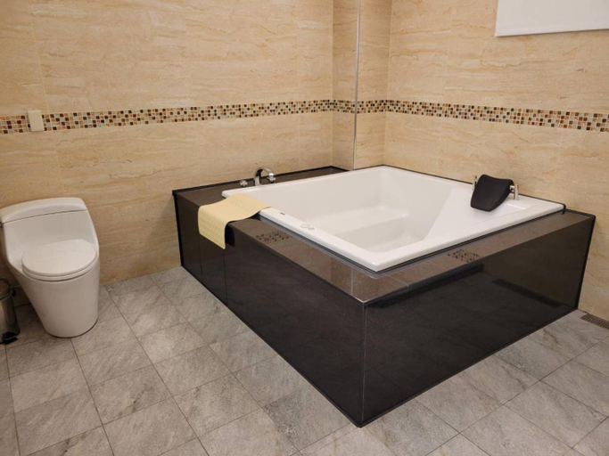 Bathroom, Golden Sands Motel, Taoyuan