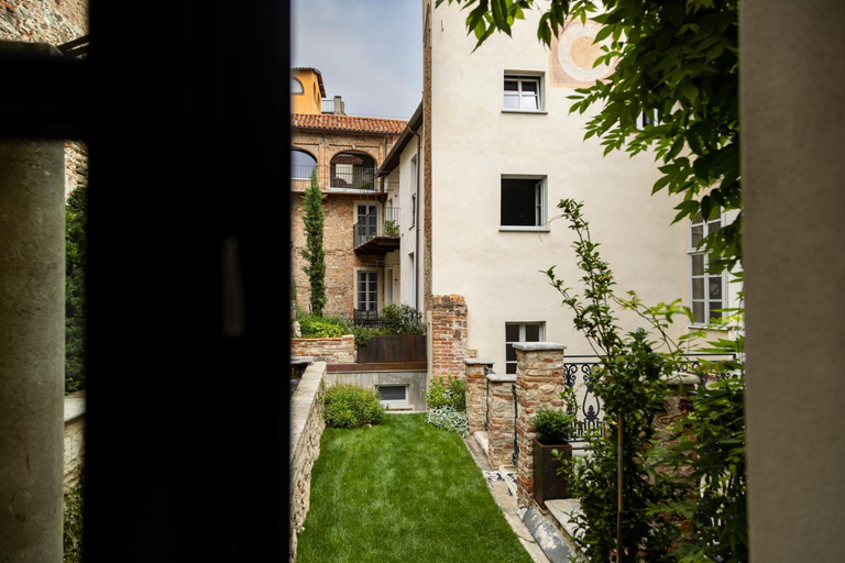 Exterior & Views 16