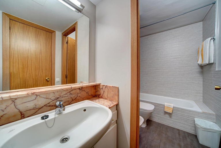 Bathroom, Solneu, Lleida
