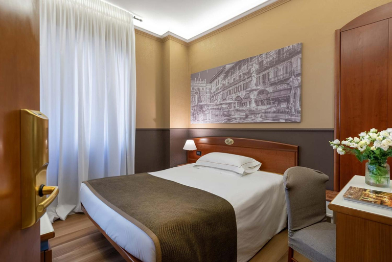 Bedroom 2, Mastino Rooms, Verona