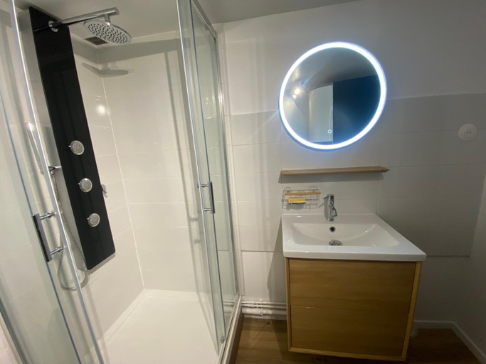 Bathroom 26
