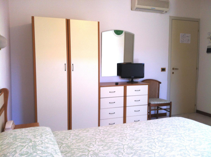 Bedroom 3, Hotel I 4 Assi, Lucca