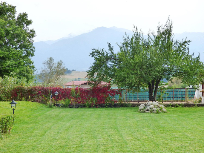 Others 5, Pripetzite Hotel, Razlog