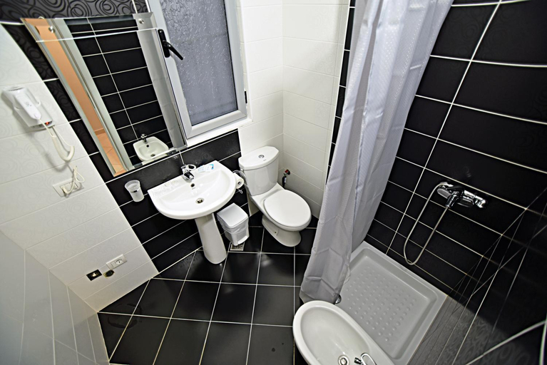 Bathroom 2, SunRise Suites, Vlorës