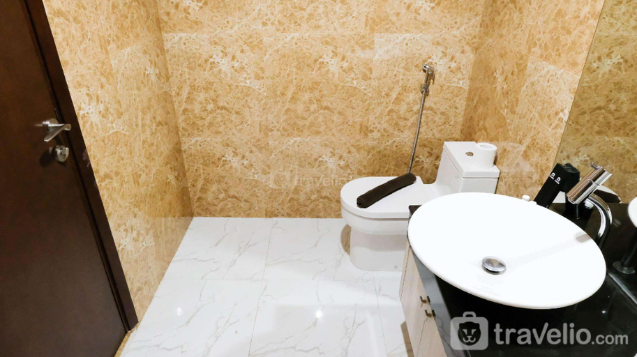 Bathroom 5, NiceRelax 1BR at Grand Sungkono Lagoon By Travelio, Surabaya