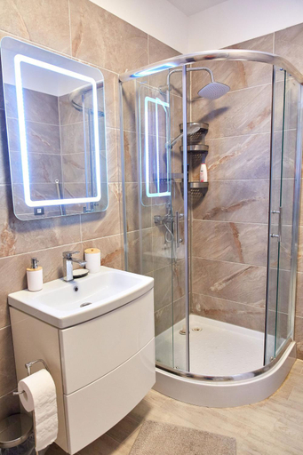 Bathroom 4, Luxuri by Alz, Navodari