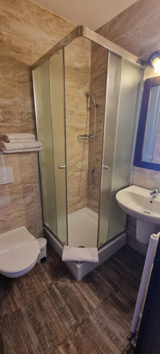 Bathroom 2, Hotel Bacchus, Hévíz/Keszthely