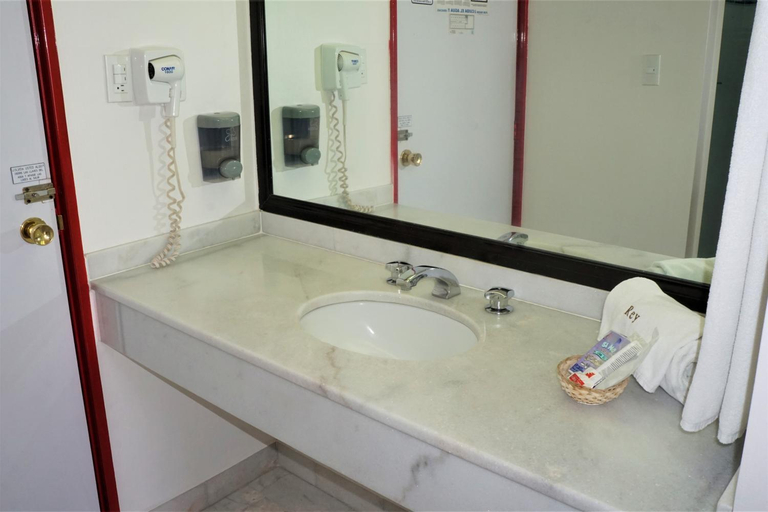 Bathroom, Hotel Del Rey, Mexico City