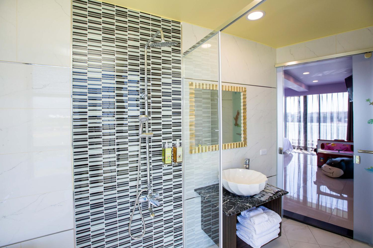 Bathroom 9