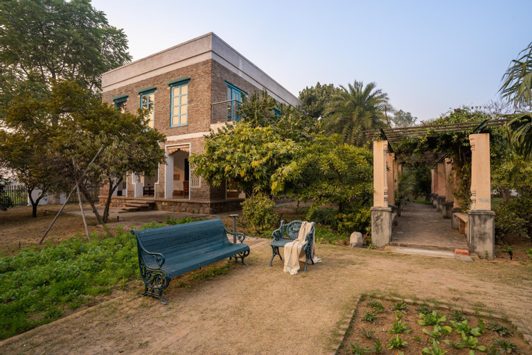 LohonoStays Sadhrana Bagh - Library, Gurgaon