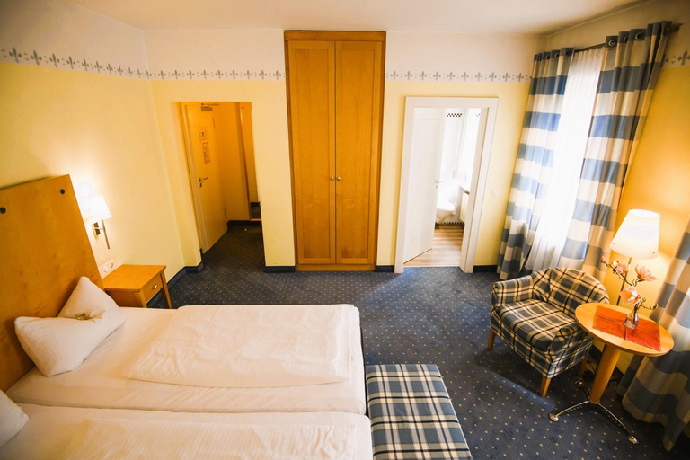 Bedroom 4, Hotel Rosenheimer Hof, Traunstein