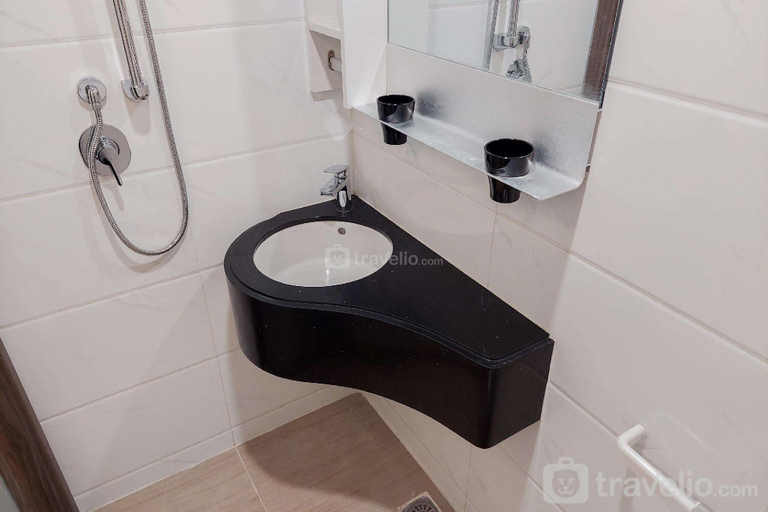Bathroom 5, Good Designed Studio at Sky House BSD By Travelio, South Tangerang