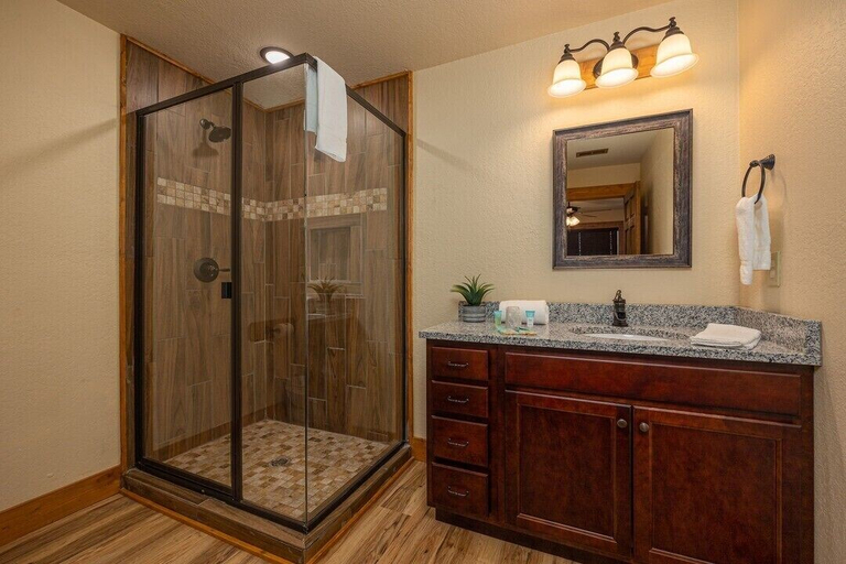 Bathroom 4, Luna Bear Lodge, Sevier