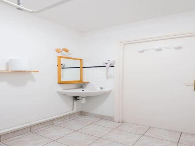 Bathroom 9