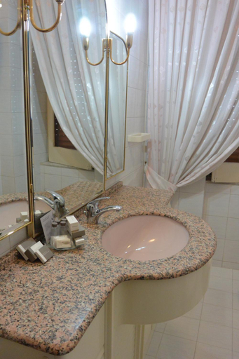 Others 3, B&B Piazza Madonnina, Salerno
