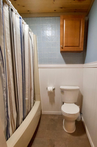 Bathroom 16