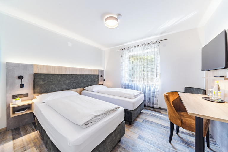 Bedroom 4, Hotel Franken, Forchheim