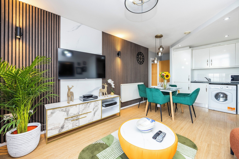 Others 4, Hide Out Two Bed Apartment at ExCeL, London