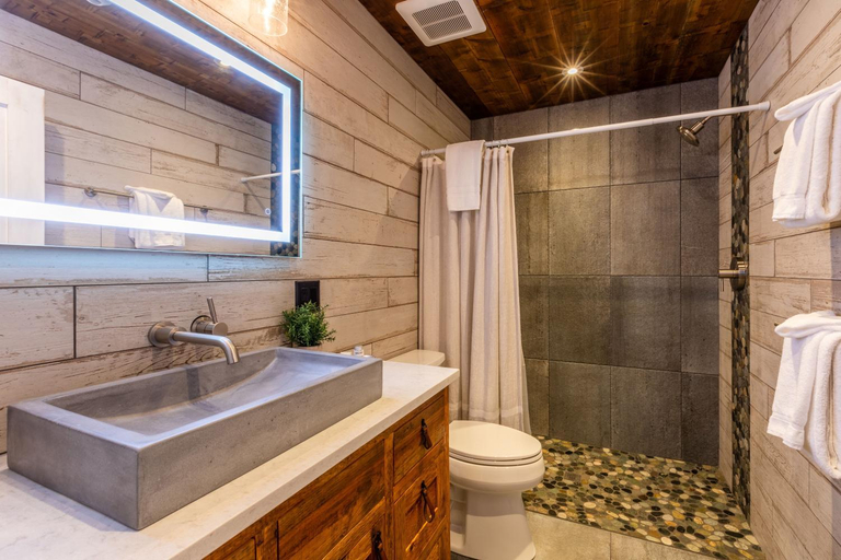 Bathroom, The Barnstead Inn, Bennington