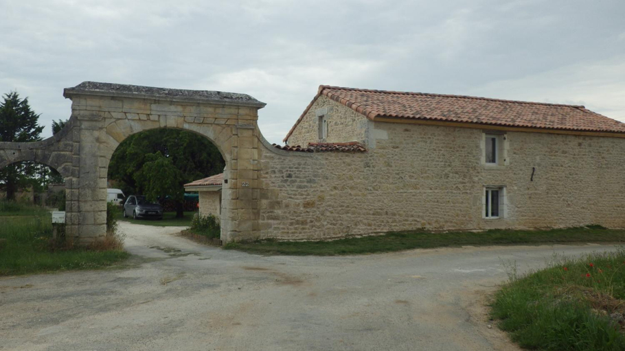 Others 4, Le Logis du Bouil, Charente-Maritime