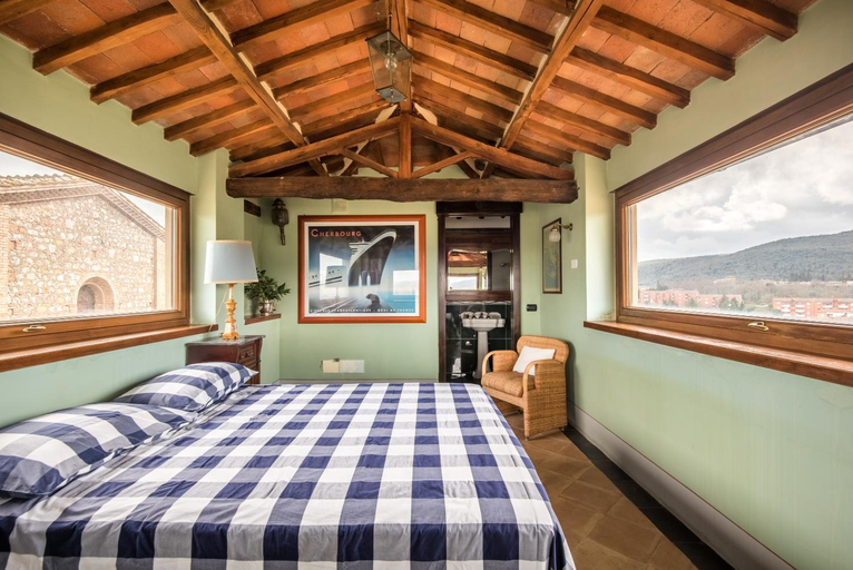 Bedroom 2, Smallville, Siena