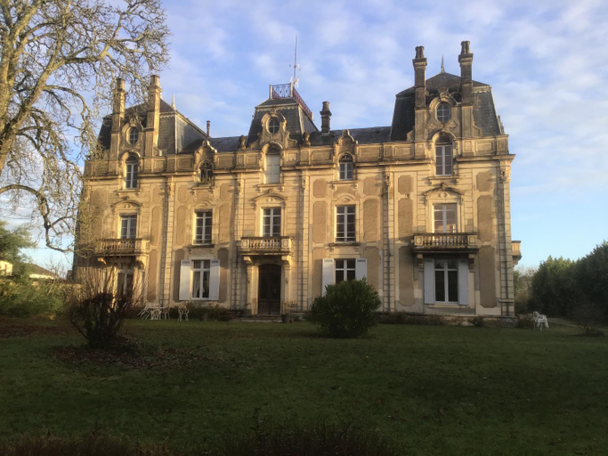 Others 3, Chateau Saint Vincent, Gironde