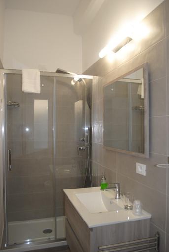 Others 4, B&B Vicomare, Crotone
