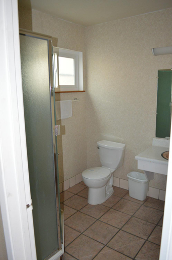 Bathroom 4, Gateway Inn Fairfield, Solano