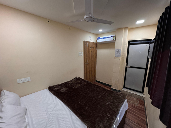Room 2, Hotel Shree Parwati Palace, Ujjain