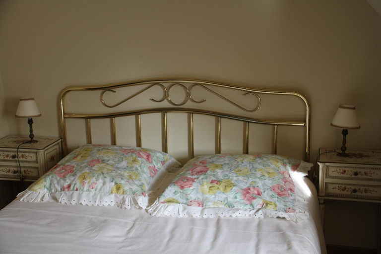 Bedroom 2, Hotel Auberge du Combaire, Aveyron