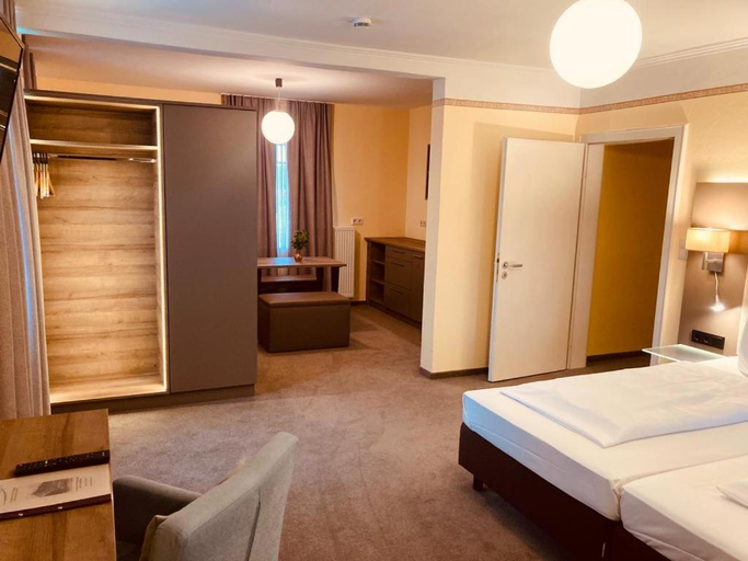Bedroom 2, Hotel Rosenheimer Hof, Traunstein