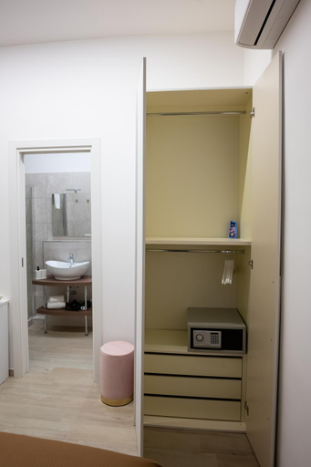 Bathroom 2, K-Home, Napoli