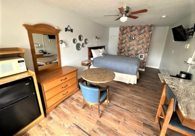 Bedroom 2, Myrtle Lane Inn, Coos