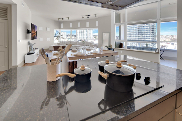 Food & Drinks, East Village Luxe Stays, San Diego