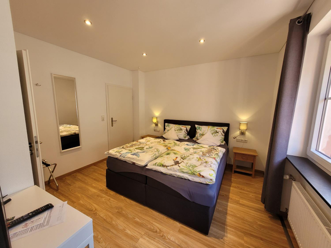 Bedroom 3, Weingut Lehnert-Veit Gutshotel, Bernkastel-Wittlich