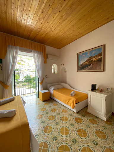 Bedroom 2, Pensione Maria Luisa, Salerno